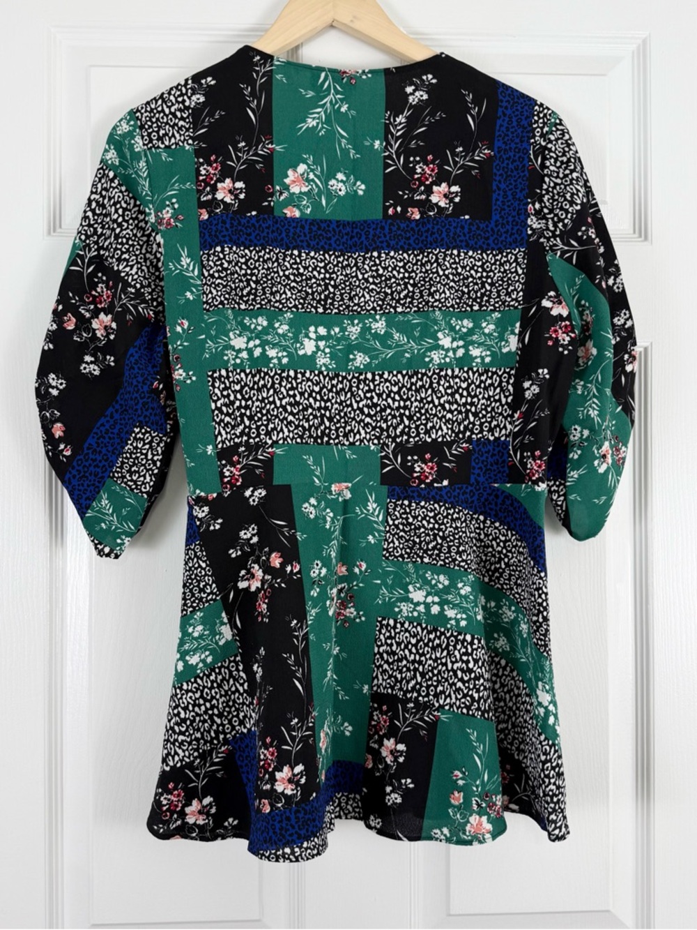 NWT City Chic Feminine Patchwork Ditzy Floral True Wrap Top Size 14 - Picture 3 of 10